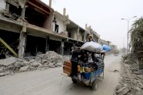 نازحون في سوريا يواجهون برد الشتاء في خيم وأبنية مهجورة