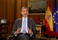 ملك اسبانيا يدعو نواب كاتالونيا الى تفادي 