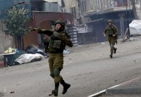 اصابة 50 فلسطينيا في مواجهات مع الجيش الاسرائيلي في الضفة وغزة