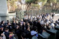 ترمب للإيرانيين: الانظمة القمعية لا يمكن أن تستمر إلى الأبد