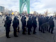 إيران تعتقل عشرات المحتجين على غلاء الأسعار في مشهد