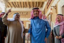 الملك سلمان يستقبل ناصر صباح الأحمد الصباح