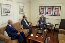 وزير الخارجية الأردني يلتقي رئيس هيئة التفاوض