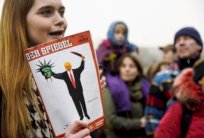 إدارة ترامب تستأنف قرار وقف العمل بمرسوم الهجرة