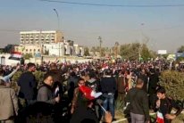 آلاف العراقيين يتظاهرون داعين لمفوضية وقانون انتخاب جديدين