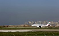 عائلات سورية تغادر بيروت الى الولايات المتحدة بعد تعليق حظر السفر