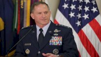 قائد القوات الجوية الأميركية حذر من تكثيف الغارات على 