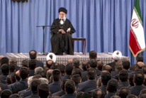 خامنئي: الشعب سيرد على ترامب يوم الجمعة