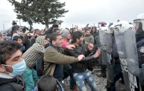 هل يشكل تدفق اللاجئين فرصة لليونان؟