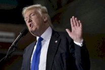 ترامب يبحث مصير مستشار الامن القومي