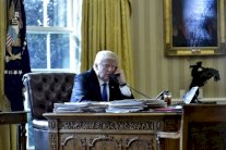 البيت الأبيض يحقق في تسريب مكالمات ترامب