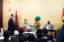 العاهل المغربي يجري مباحثات مع الرئيس الغاني في اكرا