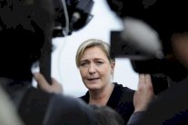 مارين لوبن: سأبحث مكافحة الأصولية في بيروت