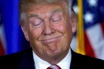 عضو في الكونغرس يدعو إلى عزل ترامب