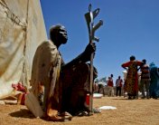 نازحون يسعون للنجاة من المجاعة في مستنقعات جنوب السودان