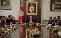 رئيس حكومة تونس يجري اول تعديل وزاري