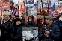 الآلاف يحيون ذكرى اغتيال المعارض نيمتسوف في موسكو