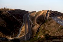 وزير الخارجية المكسيكي يهدد بفرض رسوم على سلع اميركية