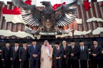 الملك سلمان من البرلمان الأندونيسي: التحديات تتطلب وقوفنا صفا واحدا