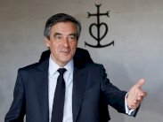 فرنسا: هل اصرار فيون على الاستمرار استراتيجية رابحة ام انتحار؟