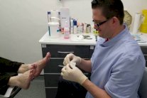 لصقة طبية تكشف الإصابة بالقدم السكرية