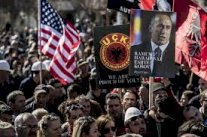 متتظاهرون بكوسوفو يطالبون بالإفراج عن متمرد سابق محتجز في فرنسا