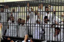 تحقيقات موسعة مع قيادات الإخوان بالسجون المصرية