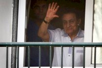 مبارك يطلب مغادرة المستشفى والعودة إلى منزله