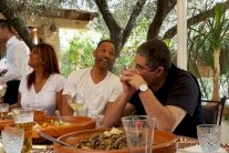 ويل سميث يستمتع بـفن العيش المغربي في مراكش