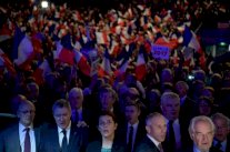 هل ينتهي زمن احتكار اليسار واليمين للحياة السياسية في فرنسا؟