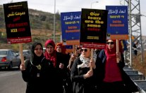 مسيرة ضمت فلسطينيات واسرائيليات بمناسبة اليوم العالمي للمراة