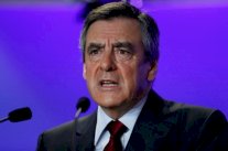 توسيع التحقيق مع فيون ليشمل تلقيه بزات فاخرة كهدايا