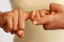 الصم والبكم في سوريا يتعلمون لغة الحرب