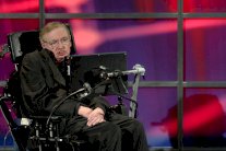 ستيفن هوكنغ: يجب ان نسيطر على التكنولوجيا قبل ان تدمرنا