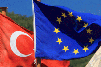 دعوة تركيا والاتحاد الأوروبي إلى التهدئة