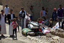 الحوثيون ينهبون سفن الإغاثة في اليمن