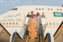 الملك سلمان يصل الرياض بعد جولة آسيوية