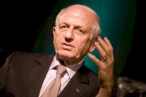 أندريه أزولاي النخبوي الناشط والمساند لحوار الثقافات