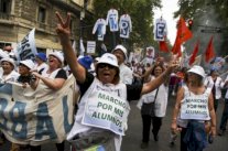 توتر اجتماعي على الرغم من بدء انتعاش اقتصادي في الارجنتين