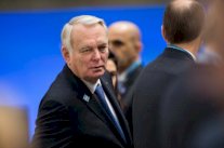 باريس تدعو الى عدم التركيز فقط على مصير الاسد