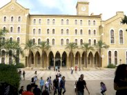 تسوية بين الجامعة الاميركية في بيروت وواشنطن بعد اتهامها بالتعاون مع حزب الله