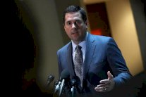 جمهوريون ينقلبون على رئيس لجنة الاستخبارات