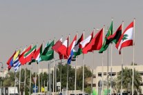 دعوة القمة لقطع العلاقات السياسية والتجارية مع طهران