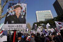 هونغ كونغ المنقسمة تستعد لانتخاب رئيس حكومة جديد