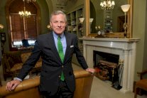 سناتور أميركي: روسيا تتدخل في الانتخابات الفرنسية