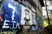 منظمة إيتا تسلم الشرطة لائحة لـ12 مخبأ أسلحة بفرنسا