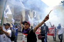 تظاهرات في كولومبيا ضد حكومة سانتوس