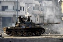 قوات سوريا الديموقراطية تطوق مدينة الطبقة غرب الرقة