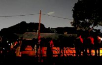 انهيار جبل نفايات في سريلانكا يطمر 40 كوخًا