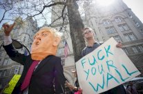 ترامب يتساءل عن الجهة التي مولت التظاهرات ضده السبت